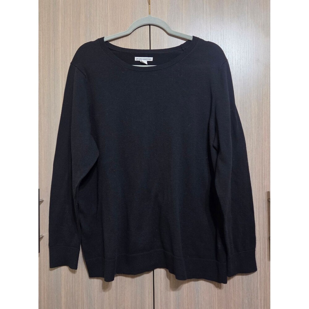 Black Lightweight Crewneck Pullover Sweater